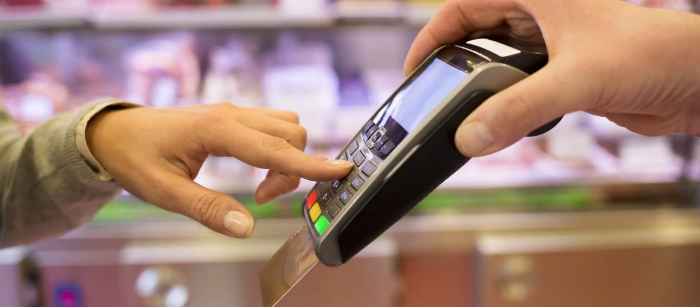 Μόνιμο το όριο 50 ευρώ για ανέπαφες συναλλαγές χωρίς pin